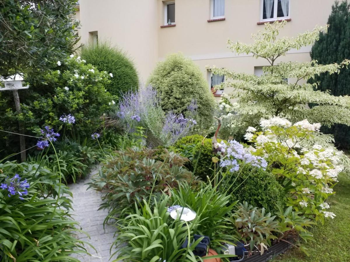 Appartements Et Gite Les Hauts De Sophia Трувил сюр Мер Екстериор снимка