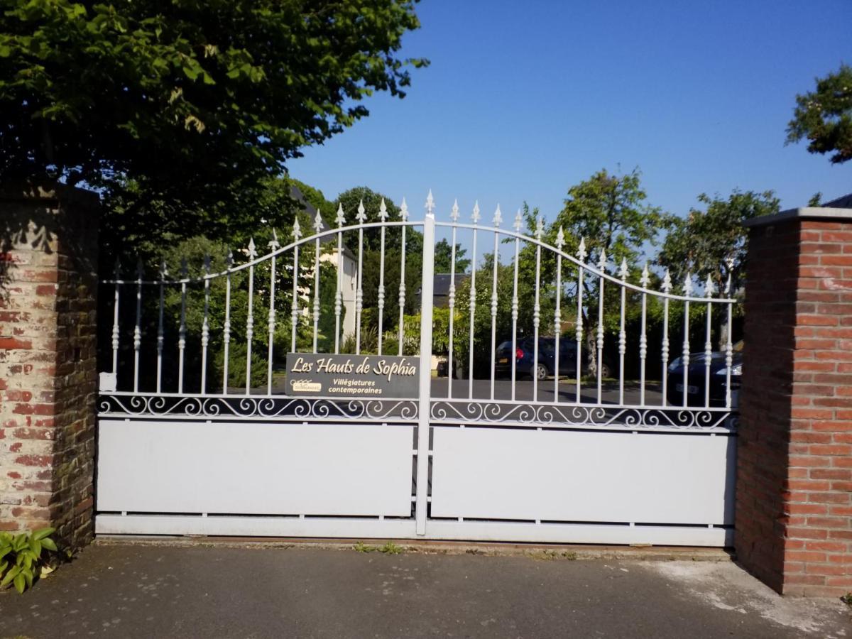Appartements Et Gite Les Hauts De Sophia Трувил сюр Мер Екстериор снимка